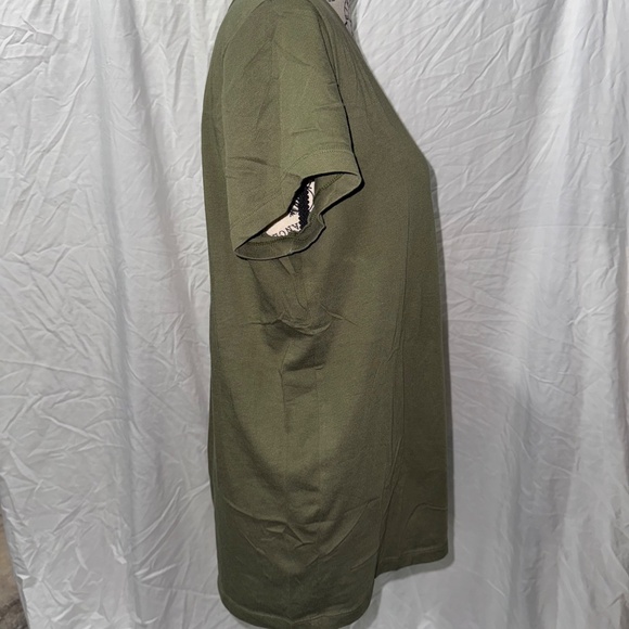 T-Shirt - Picture 4 of 4